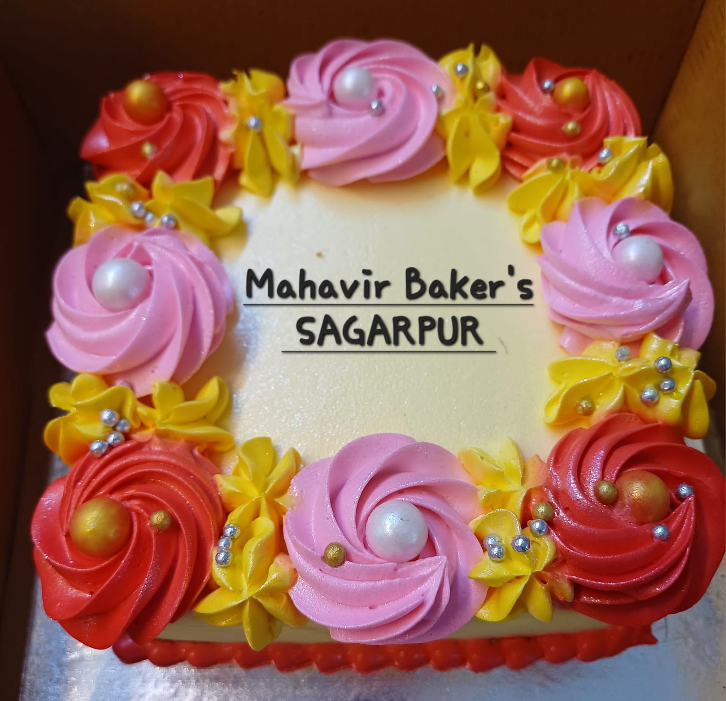 Elegant bouquet cake
