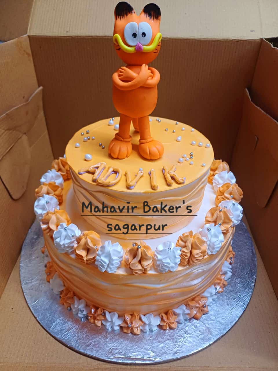 Garfield theme cake