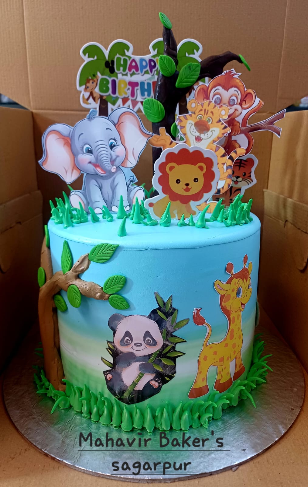 Jungle theme cake